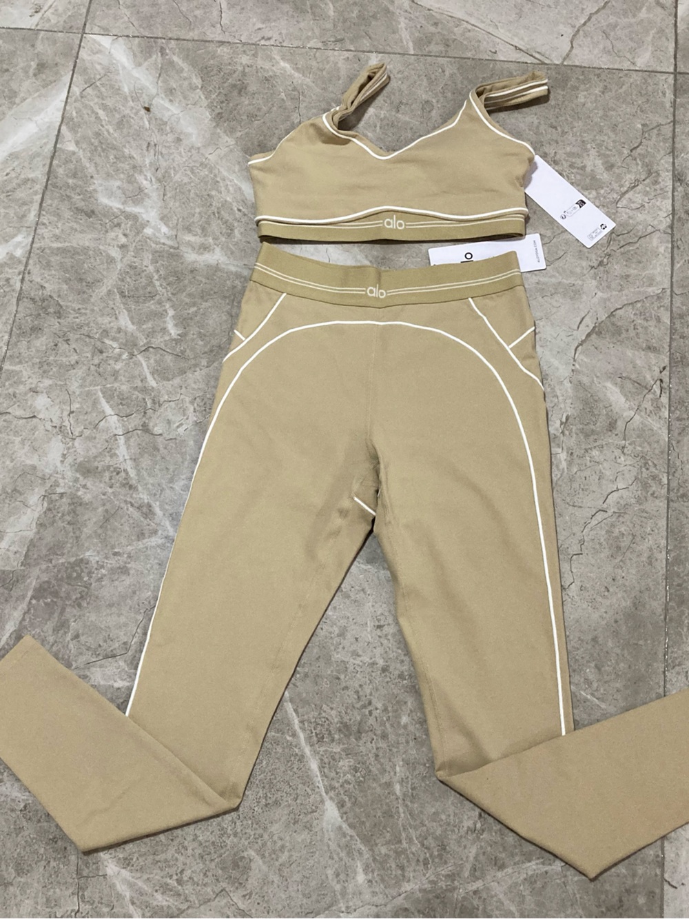 ALO Yoga momen’sTan Leggings and Crop Top Set with White Trim - Picture 2 of 5